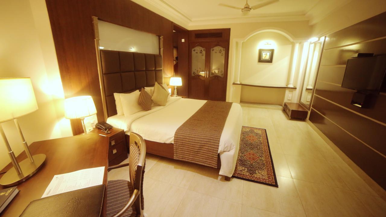 The Amayaa Hotel Varanasi Exterior photo